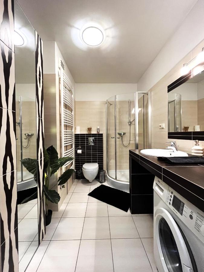 Jagielly Apartment ~ Self Check-In 24H ~ Parking & Lift Wrocław Exteriör bild