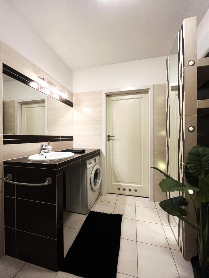 Jagielly Apartment ~ Self Check-In 24H ~ Parking & Lift Wrocław Exteriör bild